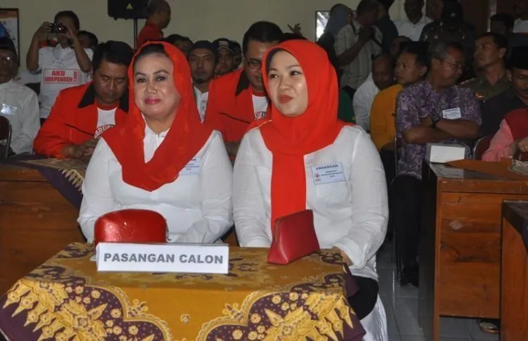 Menikah Adalah Soal Berjuang Bersama, Tapi Nggak Kayak Pasangan Bupati Klaten Ini Juga Kali 15