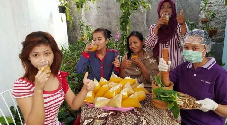 Simak 4 Tips Langsing Pasca Melahirkan A La Cyntia Ganesha. Meski Sudah Beranak 3, Tak Ada yang Ragukan Kecantikannya 6