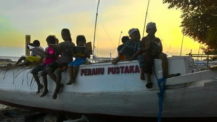 Kisah Kapal dengan Misi Mulia. Biar Semua Anak Indonesia Bisa Membaca, Perahu Pustaka Gigih Berlayar 8
