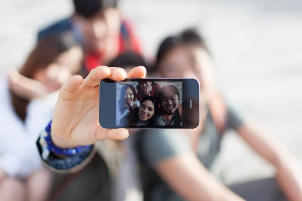 Hati-hati Tiap Mengunggah Foto ke Facebook, Ternyata Bukan Cuma Gambar yang Tersimpan 6