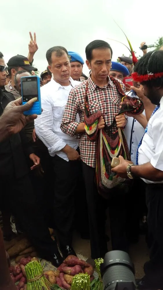 10 Benda Ini Paling Bakal Viral Juga Kalau Dipakai Pak Jokowi, Siap-Siap Deh Kamu Jualin Pas Ramai 13