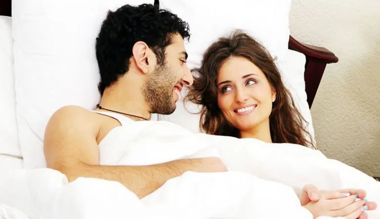 Bukan Melulu Ena-ena, Inilah 6 Realita di Balik Kamar Suami Istri yang Terkunci. Ngapain Ya, Mereka? 12