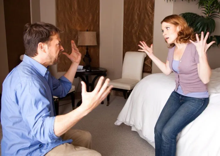 Bukan Melulu Ena-ena, Inilah 6 Realita di Balik Kamar Suami Istri yang Terkunci. Ngapain Ya, Mereka? 11
