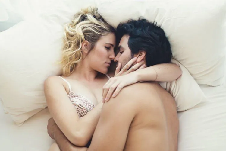 Bukan Melulu Ena-ena, Inilah 6 Realita di Balik Kamar Suami Istri yang Terkunci. Ngapain Ya, Mereka? 8
