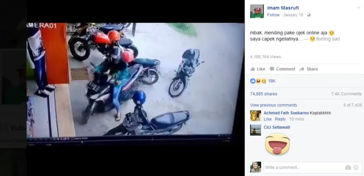 Video Paling Bikin Greget 2017: Cewek Berusaha Ngeluarin Motor dari Parkiran 4