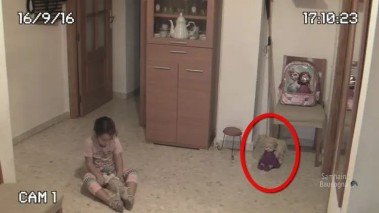 Seram! Gadis Cilik Ini Terekam Alami Kejadian Mirip Kombinasi Film Paranormal Activity dan Annebelle 9