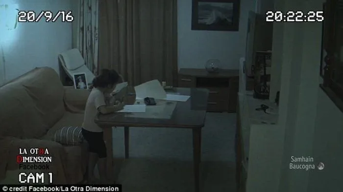 Seram! Gadis Cilik Ini Terekam Alami Kejadian Mirip Kombinasi Film Paranormal Activity dan Annebelle 11