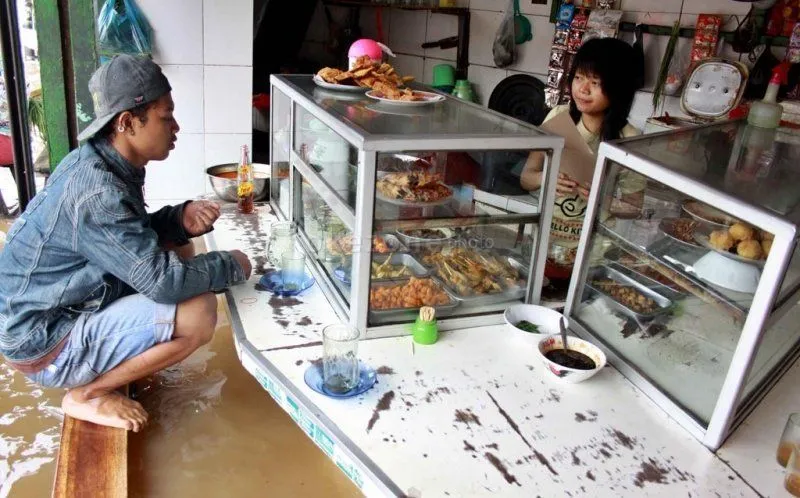 Dari Tegal Sampai Mendunia, Ini 15 Fakta Unik Tentang Warteg yang Orang Indonesia Harus Tahu