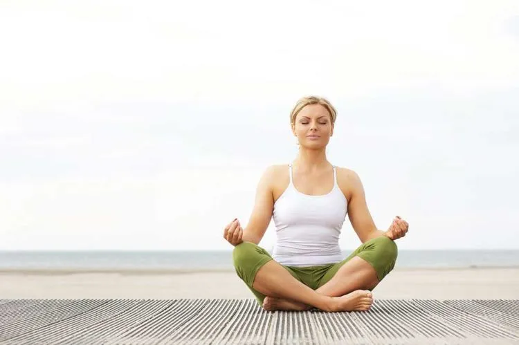 Inilah 7 Pose Yoga yang Ampuh Atasi Ngilu-ngilu di Perut Saat Menstruasi. Jangan Serba Obat Melulu! 8