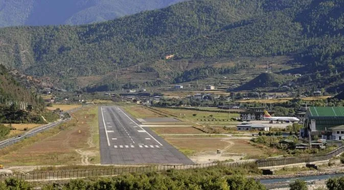 10 Bandara dengan Landasan Pacu Paling Berbahaya di Dunia. Serem Banget Kalau Mendarat Di Sana! 15