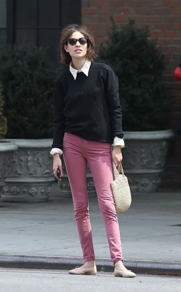 17 Ide OOTD Baju Pink yang Nggak Terlalu Feminin 21