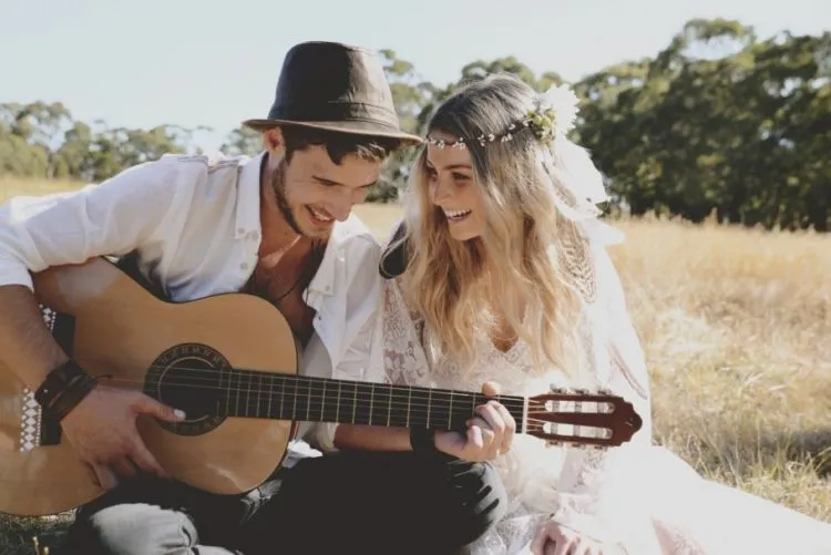 8 Benda Nggak Pernah Gagal Bikin Pacar Senang Hatinya. Nggak Kalah Romantis dari Cokelat dan Bunga 6