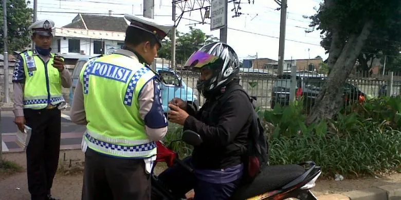 7 Tips Sederhana Untuk Menghindari Tilang. Hanya Butuh Kemampuan Akting dan Sedikit Keyakinan! 10