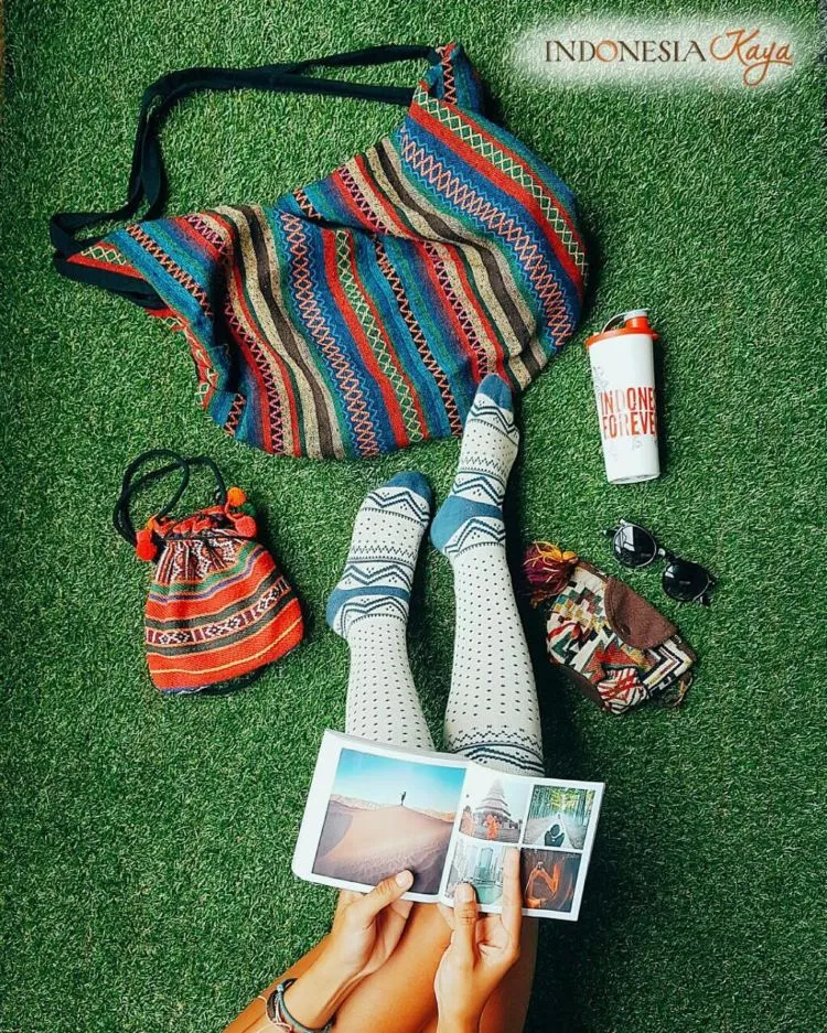 12 Aksesoris Cewek yang Harus Dibawa Saat Traveling. Biar Foto di Instagram Nggak Malu-maluin! 21