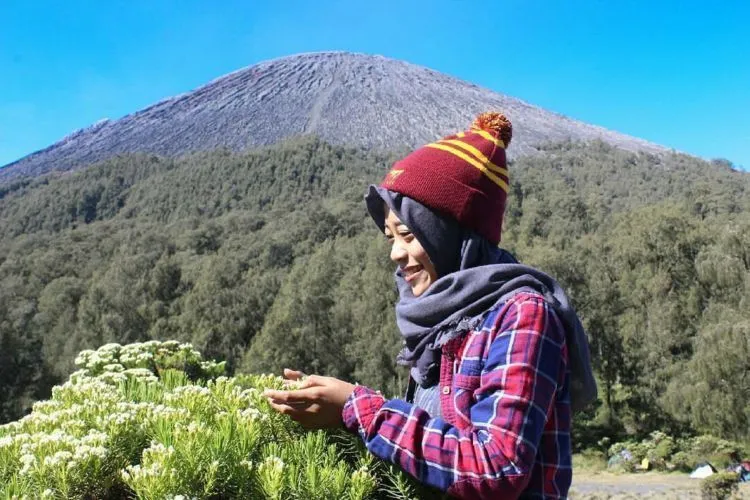 12 Aksesoris Cewek yang Harus Dibawa Saat Traveling. Biar Foto di Instagram Nggak Malu-maluin! 23