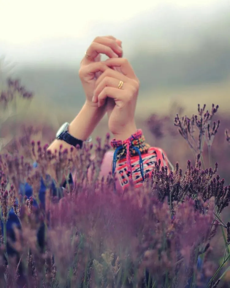 12 Aksesoris Cewek yang Harus Dibawa Saat Traveling. Biar Foto di Instagram Nggak Malu-maluin! 13