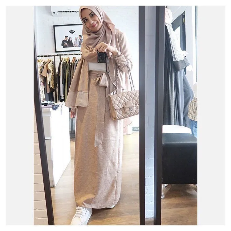Inilah 13 Gaya Hijab dengan Warna-warna Membumi. Ah, Ademnya Hati Ini 20