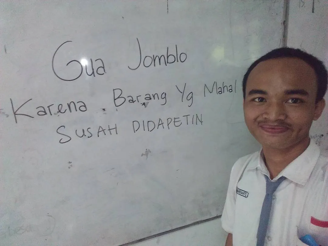 Lewat 14 Meme Aksi Bela Jomblo Ini Kami Menyatakan Valentine Itu Omong Kosong, Dengarlah Suara Kami!