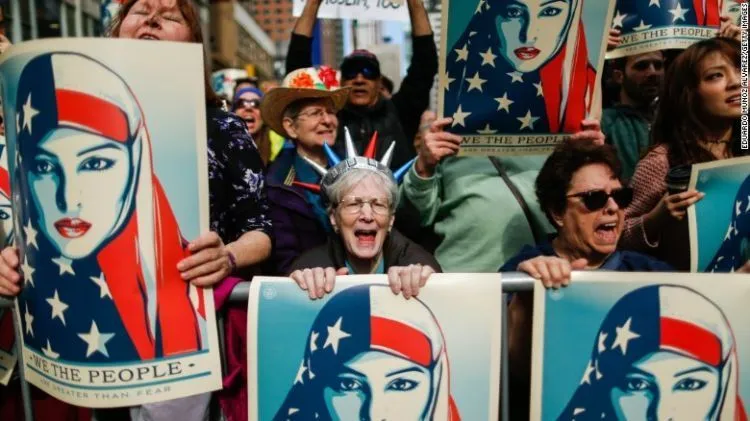 10 Potret Aksi Solidaritas 'I Am a Muslim Too'. Jawaban Warga AS Atas Larangan Kontroversial Trump 16