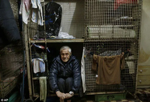 Realita Cage House Hong Kong. Meski Jadi Pusat Bisnis Dunia, Ternyata Banyak Warga Hidup Tak Layak 14