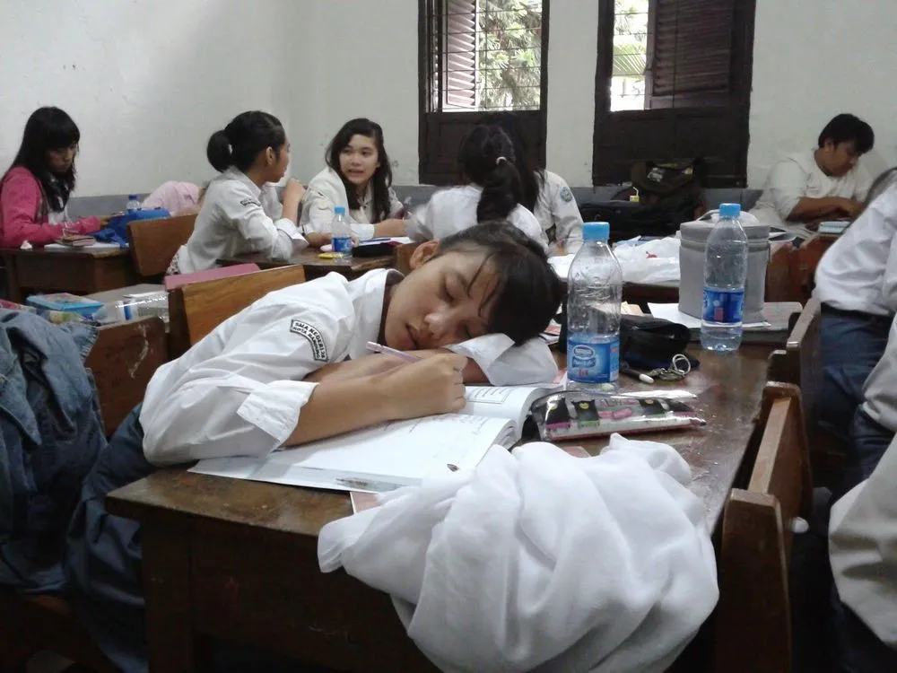5 Jenis Siswa yang Gampang Banget Terkenal di Kalangan Guru. Coba Cek Apakah Kamu Masuk di Dalamnya! 9