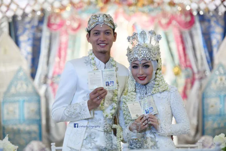 7 Alasan Kenapa Suamimu Nanti Nggak Mau Pakai Cincin Kawin. Bukan Karena Nggak Cinta Lho 11