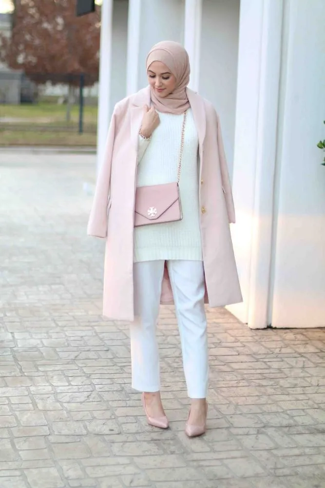 17 Ide OOTD Baju Pink yang Nggak Terlalu Feminin 32