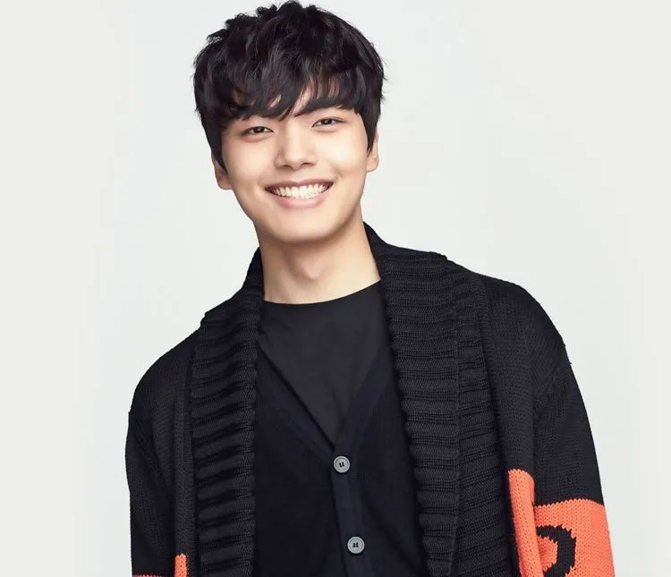 Deretan Artis Tampan Korea yang Usianya di Bawah 25, 'Dongsaeng' yang Tetap Ingin Kamu Panggil Oppa 26
