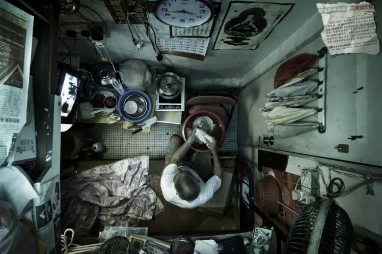 Realita Cage House Hong Kong. Meski Jadi Pusat Bisnis Dunia, Ternyata Banyak Warga Hidup Tak Layak 20
