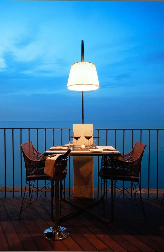14 Dekorasi Meja Romantis untuk Dinner Bareng Pasangan, Sambut Perayaan Kasih Sayang yang Berkesan 19