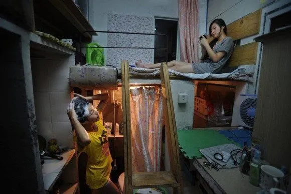 Realita Cage House Hong Kong. Meski Jadi Pusat Bisnis Dunia, Ternyata Banyak Warga Hidup Tak Layak 22