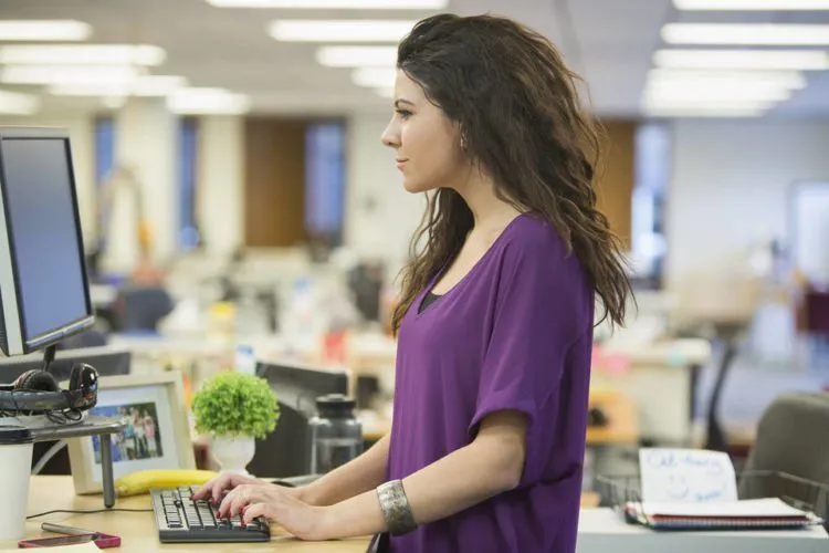 7 Tips Turunkan Berat Badan Untukmu yang Kerjanya Duduk Seharian di Kantor. Bisa Kok! 13