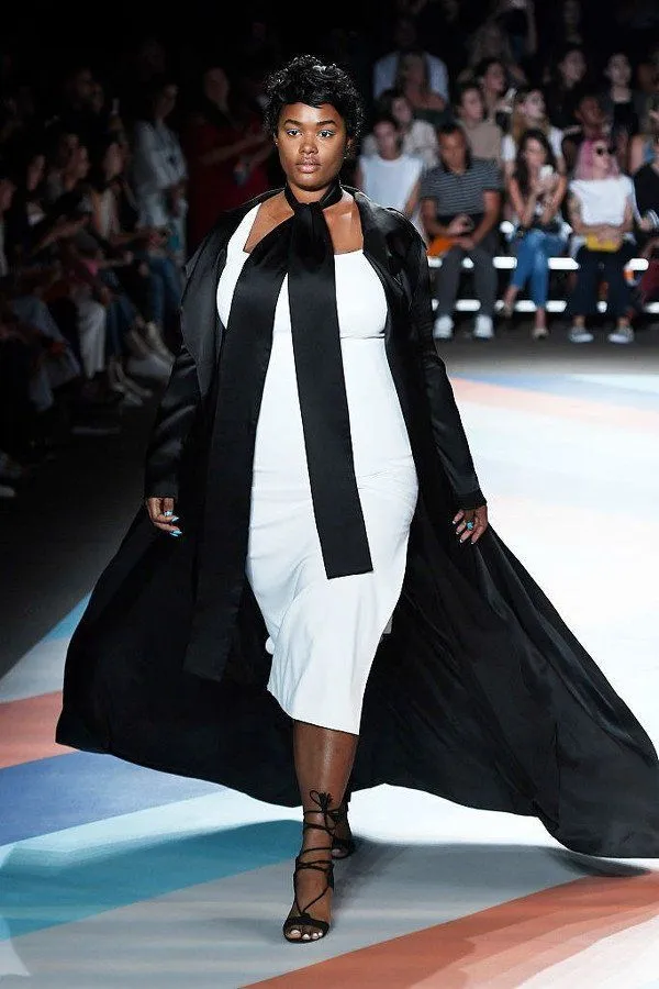 13 Model Plus Size yang Mendobrak Tradisi. Mereka Berjalan di Catwalk dengan Percaya Diri 19