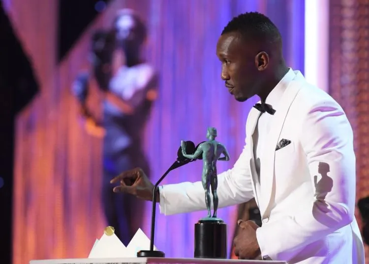 Sejarah Baru Terukir di Oscar, Mahershala Ali Jadi Muslim Pertama yang Berhasil Dapat Piala Emas 6
