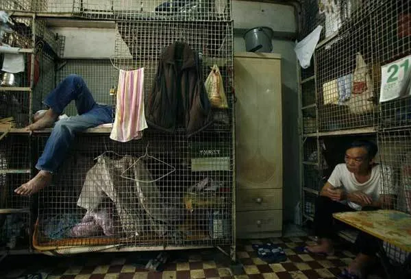 Realita Cage House Hong Kong. Meski Jadi Pusat Bisnis Dunia, Ternyata Banyak Warga Hidup Tak Layak 13