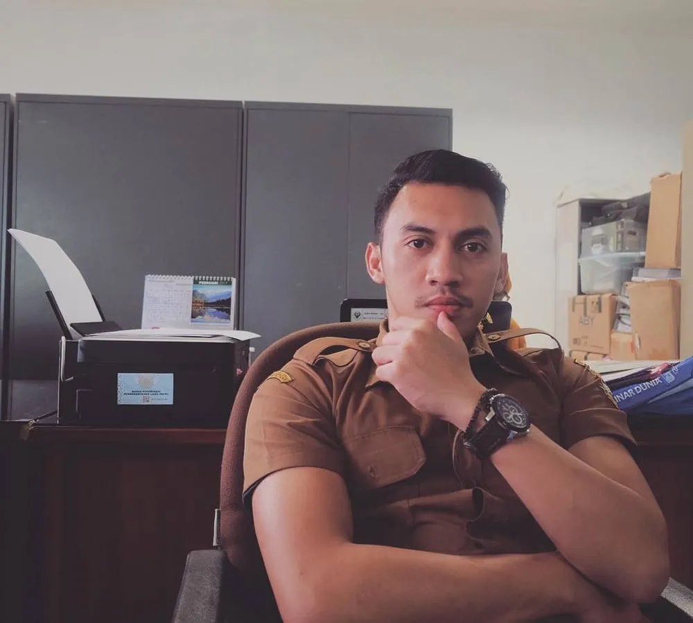 12 PNS Ganteng yang Bikin Kamu Pengen Sering Punya Urusan dengan Kantor Pemerintahan