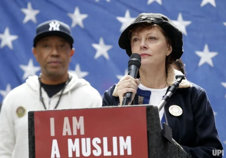 10 Potret Aksi Solidaritas 'I Am a Muslim Too'. Jawaban Warga AS Atas Larangan Kontroversial Trump 15
