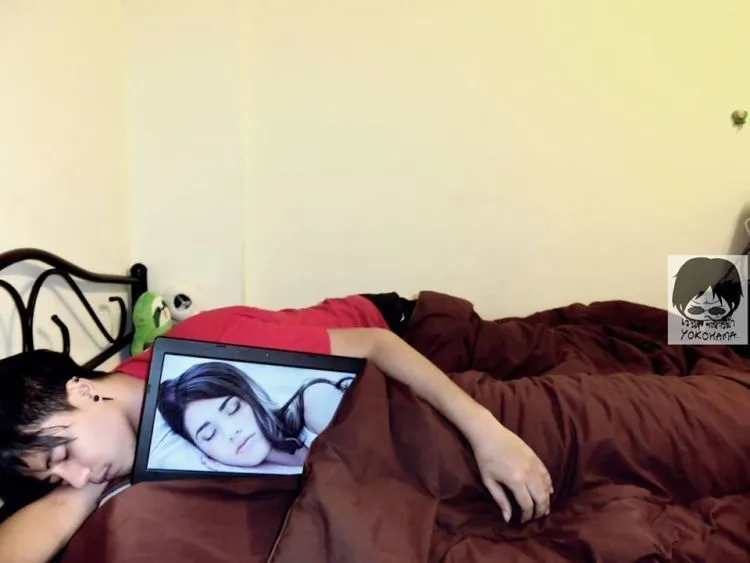 10 Trik Foto Buat yang Udah Segitunya Pengen Kelihatan Punya Pacar, Ya Ampun Desperate-nya :( 17
