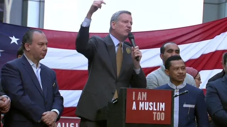 10 Potret Aksi Solidaritas 'I Am a Muslim Too'. Jawaban Warga AS Atas Larangan Kontroversial Trump 14