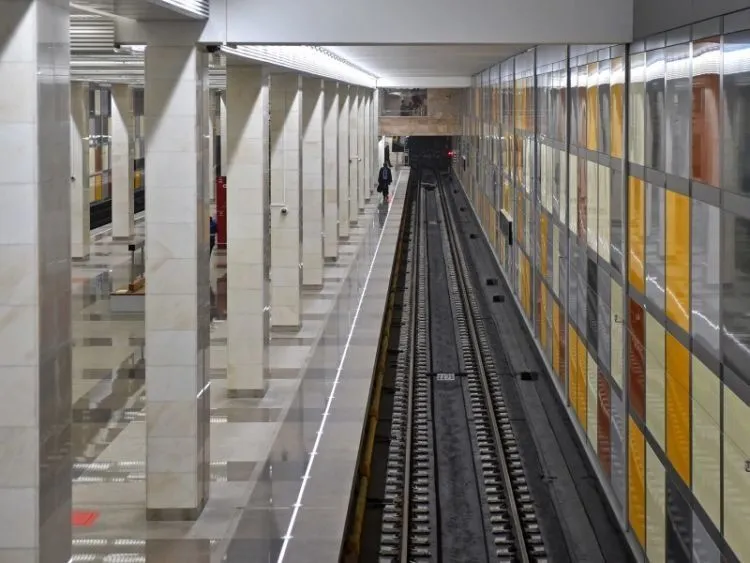 Penuh Ornamen dan Lampu Gantung Mewah, Ini 10 Foto Kemegahan Stasiun Metro Rusia dan Korea Utara 15