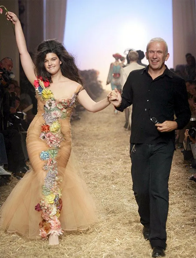 13 Model Plus Size yang Mendobrak Tradisi. Mereka Berjalan di Catwalk dengan Percaya Diri 14