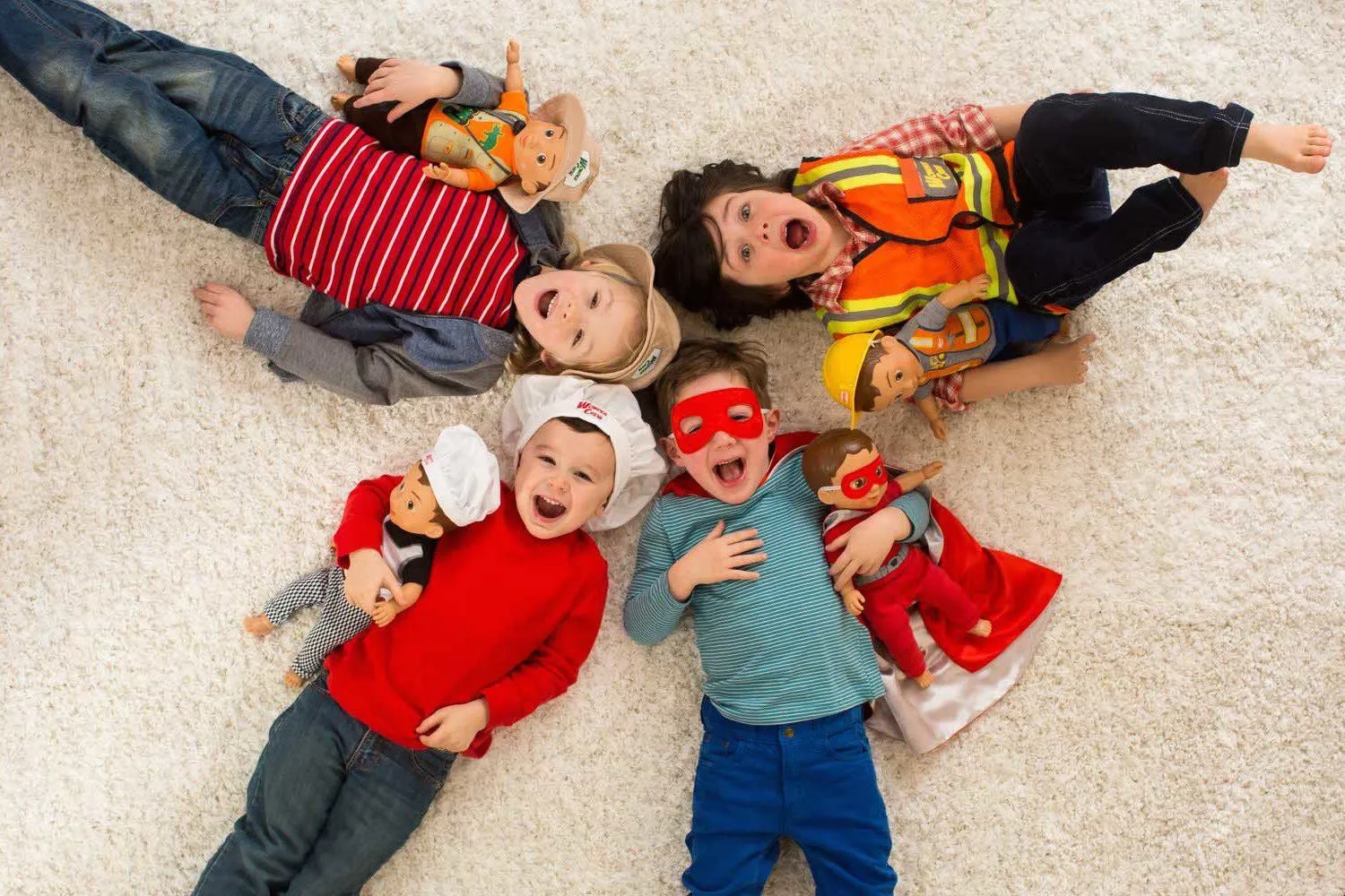 Mitos Tentang Anak Cowok Nggak Boleh Main Boneka Biar Nggak Feminin. Para Orangtua Wajib Baca!