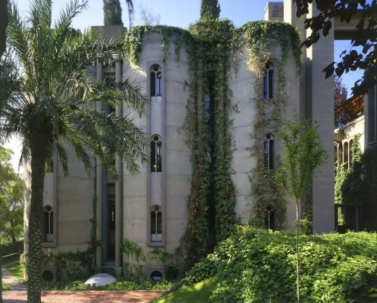 Pabrik Semen yang Mangkrak di Barcelona Ini Diubah Jadi Rumah Mewah. Hasilnya Menakjubkan Banget! 23