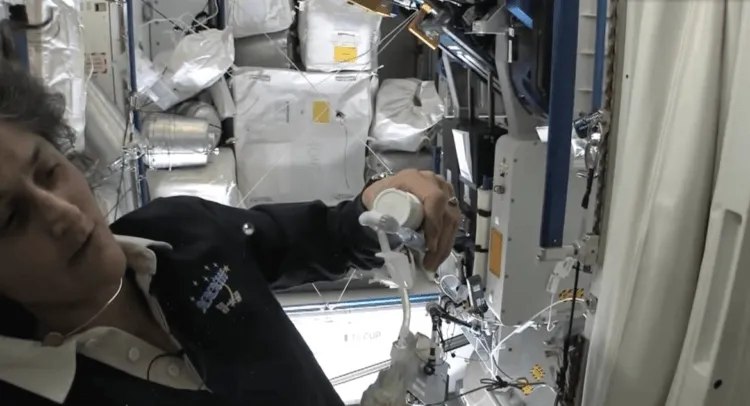 Mau Ngintip Keseharian Astronot di Luar Angkasa? Lihat Deh 10 Foto Diari Mereka yang Seru Ini 13