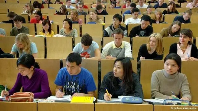 Suasana kelas di kampus luar negeri