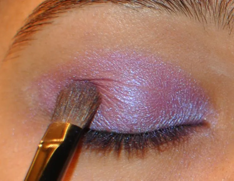 Belajar Pakai Eyeshadow Itu Gampang Kok, Ikuti 5 Panduan Memulas Sesuai Bagian Mata Ini 6