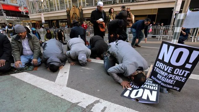 10 Potret Aksi Solidaritas 'I Am a Muslim Too'. Jawaban Warga AS Atas Larangan Kontroversial Trump 20