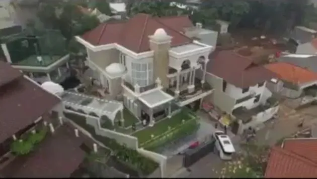 6 Seleb Ini Wajar Bisa Punya Rumah Sebegitu Mewah Bak Istana, Semua Dibangun dengan Keringat 11