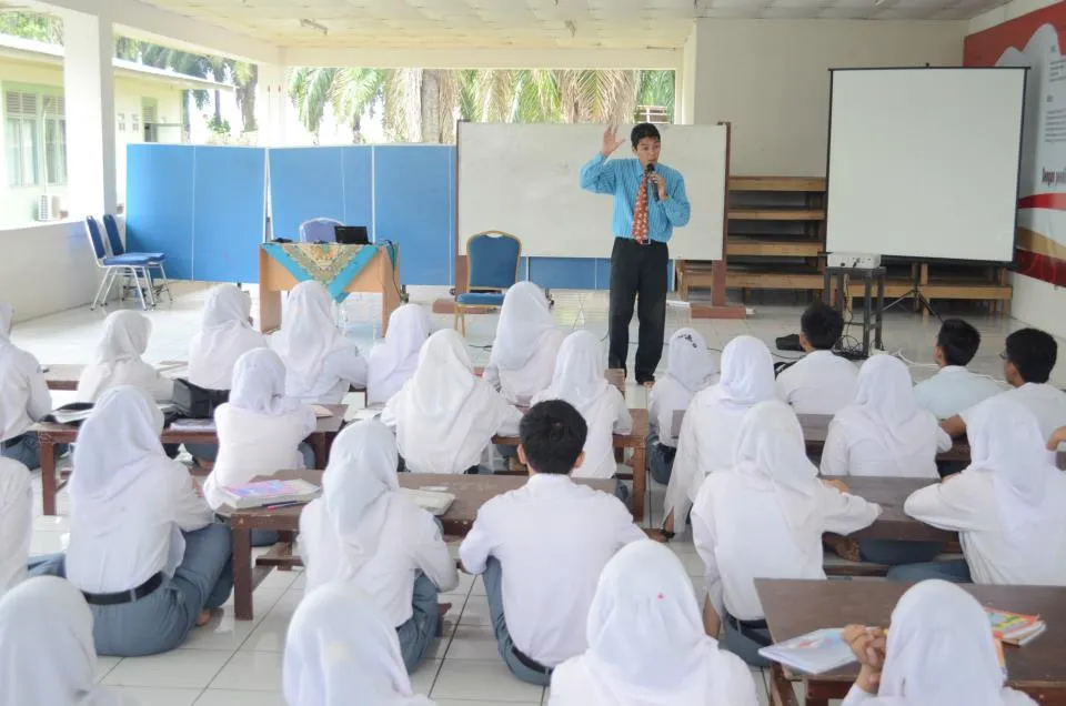 5 Jenis Siswa yang Gampang Banget Terkenal di Kalangan Guru. Coba Cek Apakah Kamu Masuk di Dalamnya! 7