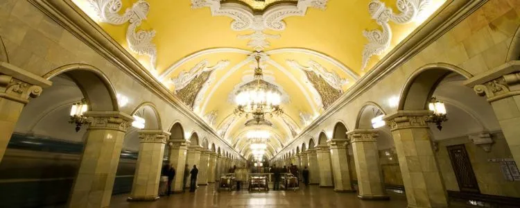 Penuh Ornamen dan Lampu Gantung Mewah, Ini 10 Foto Kemegahan Stasiun Metro Rusia dan Korea Utara 11